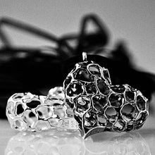Cargar imagen en el visor de la galería, Dije G Corazón CHIC.ROCK.YOSH
