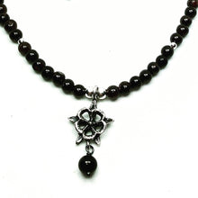 Cargar imagen en el visor de la galería, Collar con piedras flor aquilegia

