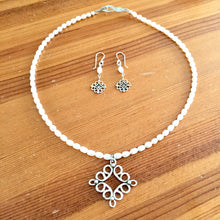 Cargar imagen en el visor de la galería, Romántico collar con piedras
