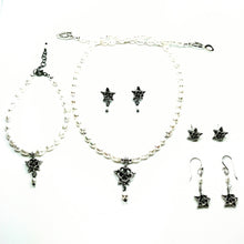 Cargar imagen en el visor de la galería, Collar con piedras flor aquilegia
