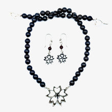 Cargar imagen en el visor de la galería, Collar M con piedras preciosas Sakura
