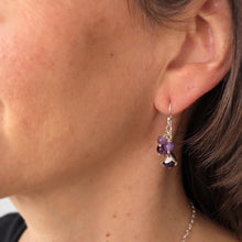 Cargar imagen en el visor de la galería, Aretes con 3 bolitas Jacaranda

