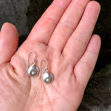 Cargar imagen en el visor de la galería, BOOB Aretes sencillos
