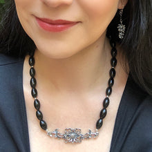 Cargar imagen en el visor de la galería, Collar Kiku con piedras
