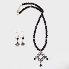 Cargar imagen en el visor de la galería, Romántico collar con piedras
