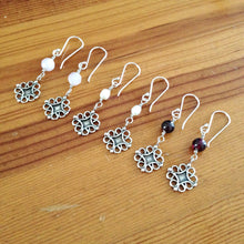 Cargar imagen en el visor de la galería, Romántico aretes con piedras
