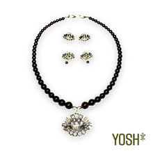 Cargar imagen en el visor de la galería, Collar Peonia con piedras
