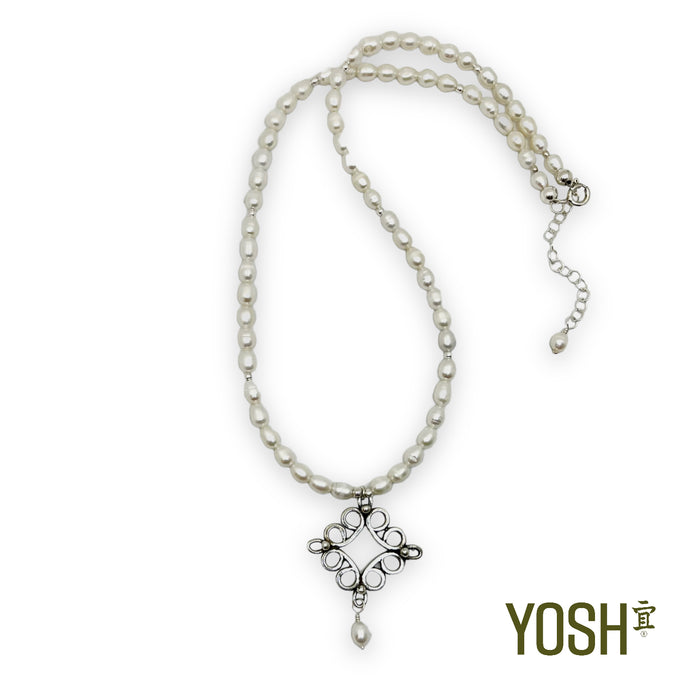 Romántico collar con piedras