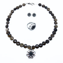 Cargar imagen en el visor de la galería, Collar con piedras Peyote
