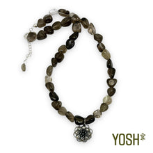 Cargar imagen en el visor de la galería, Collar con piedras Peyote
