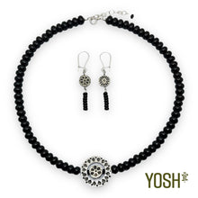 Cargar imagen en el visor de la galería, Collar con piedras HANABI
