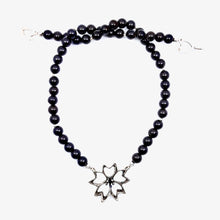 Cargar imagen en el visor de la galería, Collar M con piedras preciosas Sakura
