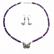 Cargar imagen en el visor de la galería, Collar mariposa metamorcambios con piedras
