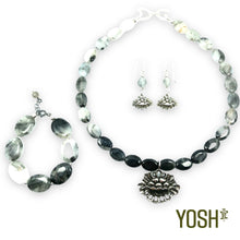 Cargar imagen en el visor de la galería, Collar Peonia con piedras
