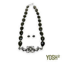 Cargar imagen en el visor de la galería, Collar Kiku con piedras
