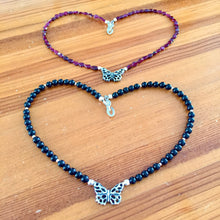 Cargar imagen en el visor de la galería, Collar mariposa metamorcambios con piedras
