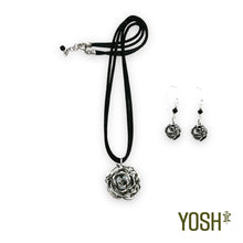 Cargar imagen en el visor de la galería, Dije G Rose CHIC.ROCK.YOSH
