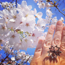 Cargar imagen en el visor de la galería, Anillo mediano Sakura
