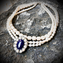 Cargar imagen en el visor de la galería, Recuerda los abrazos. Collar / prendedor
