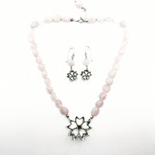 Cargar imagen en el visor de la galería, Collar M con piedras preciosas Sakura
