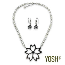 Cargar imagen en el visor de la galería, Collar G con piedras preciosas Sakura
