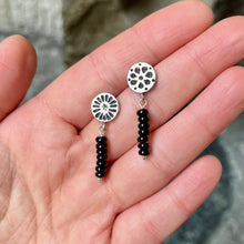 Cargar imagen en el visor de la galería, Broqueles con piedras HANABI
